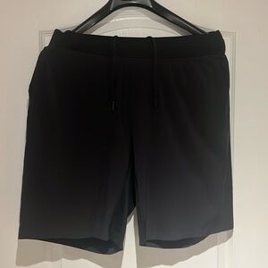 Lululemon lined athletic short. Men’s large black.